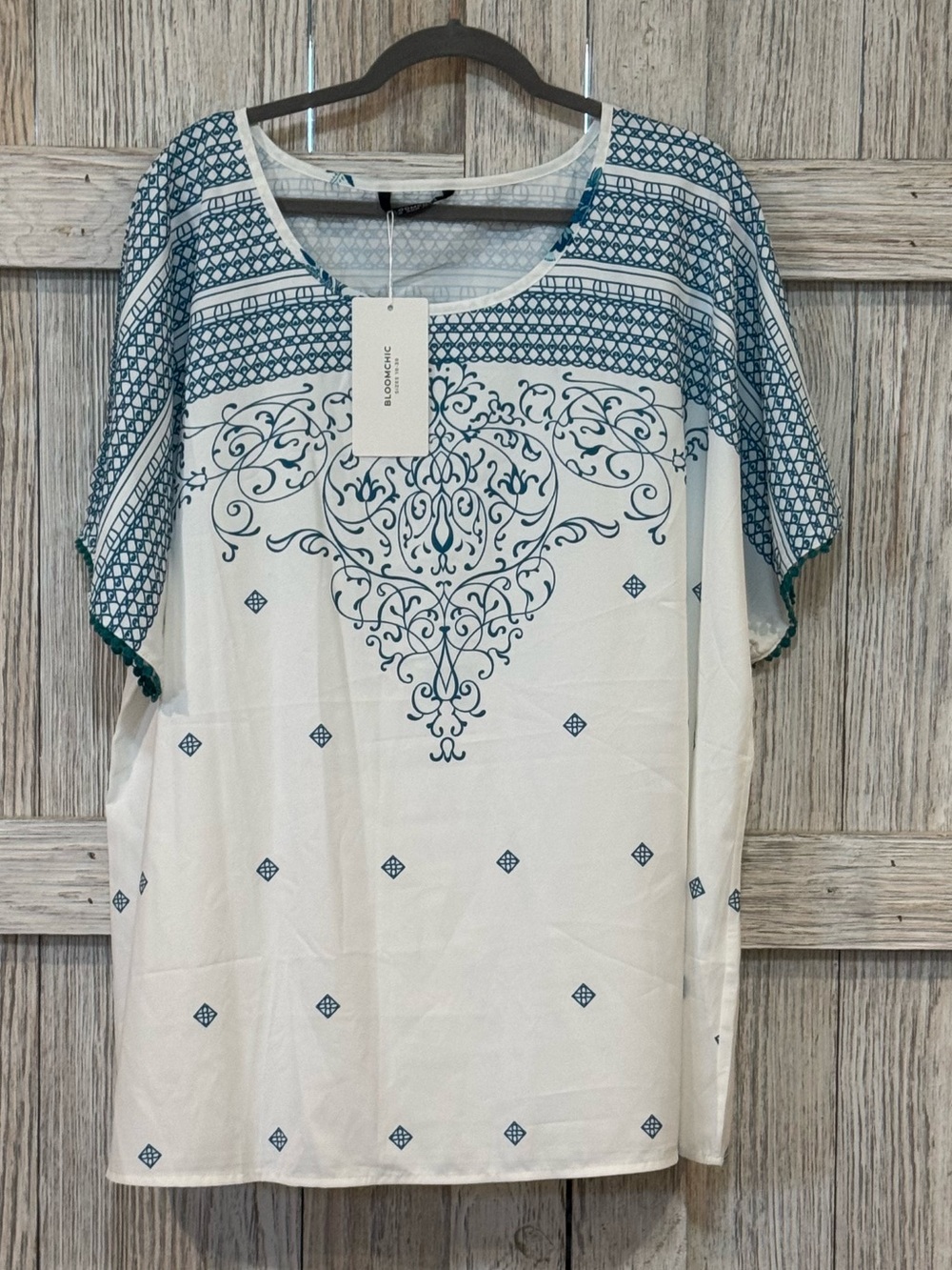 BloomChic White Top with Teal Scroll & Geo Print Sz 18/20 NWT